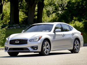 Infiniti Q70 3.7 '2015
